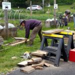 2016-06-11 Many gardeners & two wood work stations.18