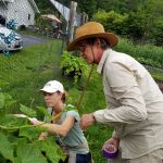 2017-07-08 Lesley & Chris pick bugs off cucumbers.26