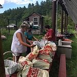 2020-07-31-Donation-team-packs-food